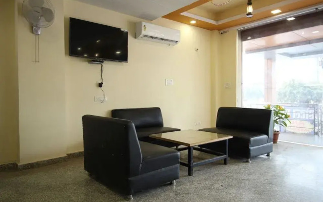 Oyo Flagship 33020 Kusum Vihar Jagat Pura