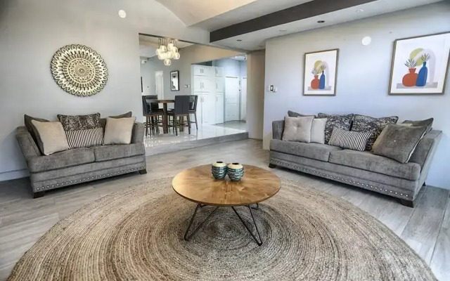 Pool and Jacuzzi Vacation Home