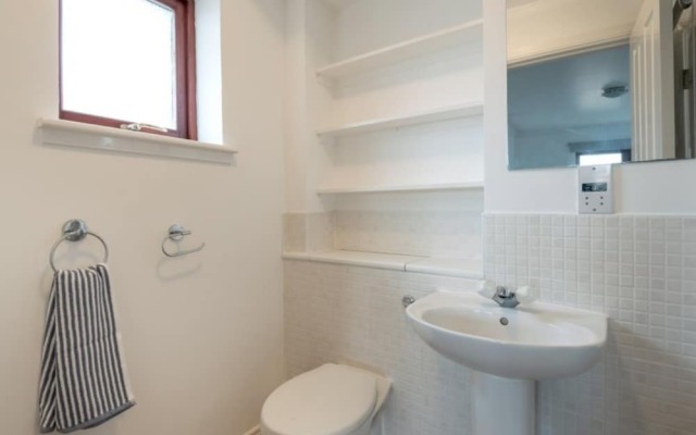 Spacious Flat In Stockbridge