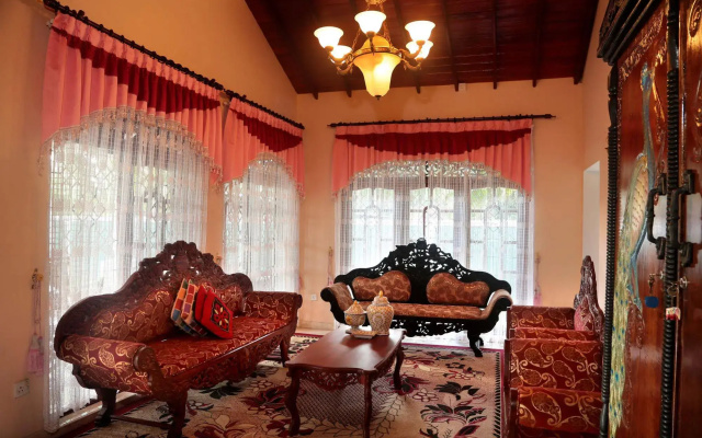 Airport Square Villa