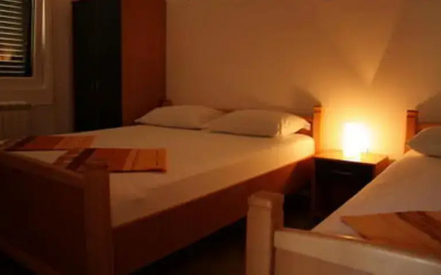 Apartments & Rooms M