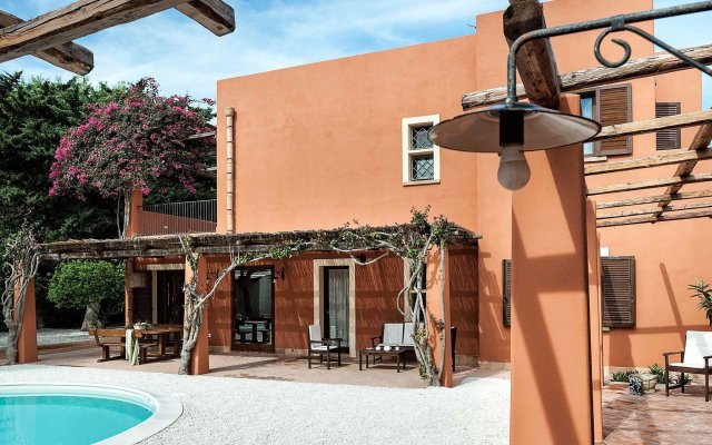 Beautiful villa with pool situated near Marsala, town by the sea