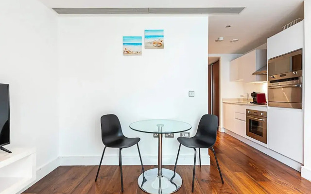 Chic Studio With Skyline Views