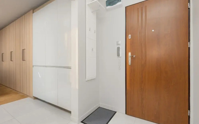 Stylish Apartment in Żoliborz by Renters