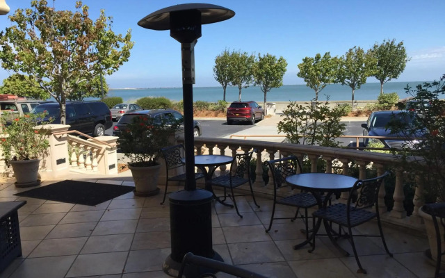 Bay Landing Hotel