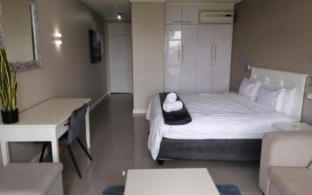 Beachfront resort @51 Brookes Hill Suites