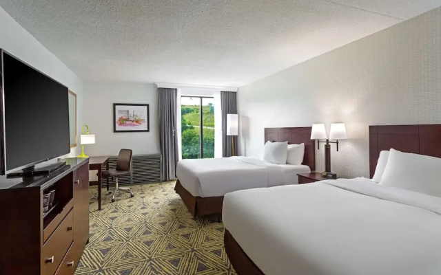 DoubleTree by Hilton Washington Meadow Lands Casino Area