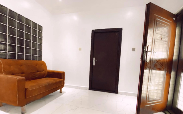 Royal Court Lounge & Boutique Hotel