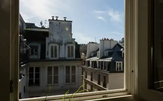 Cool Minimalism by the Palais-royal