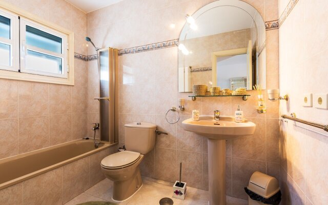 Sea Breeze the best view of Old town Harbour PDC