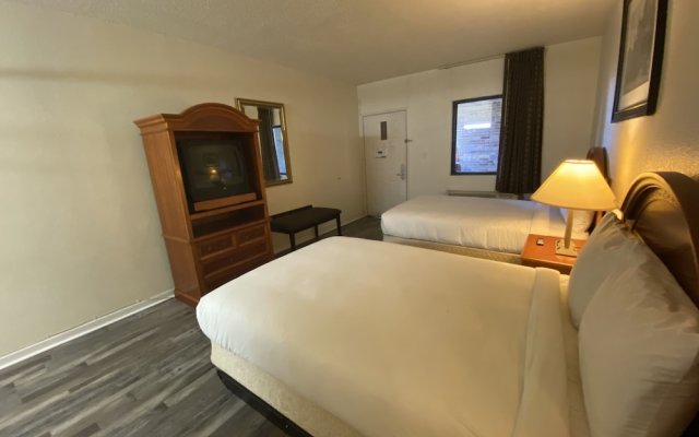 Travelers Place Inn & Suites