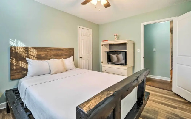 Pet-friendly Wilmington Home ~ 5 Mi to Beach!