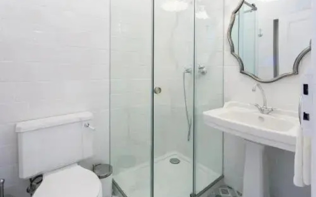 2 Beautiful Suites Upscale Flat Embracing Tejo!