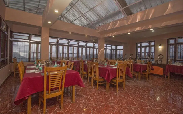 Townhouse OAK Hotel Regal Residency
