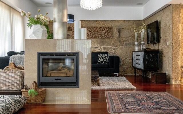 Villa com Piscina Braga by Izibookings