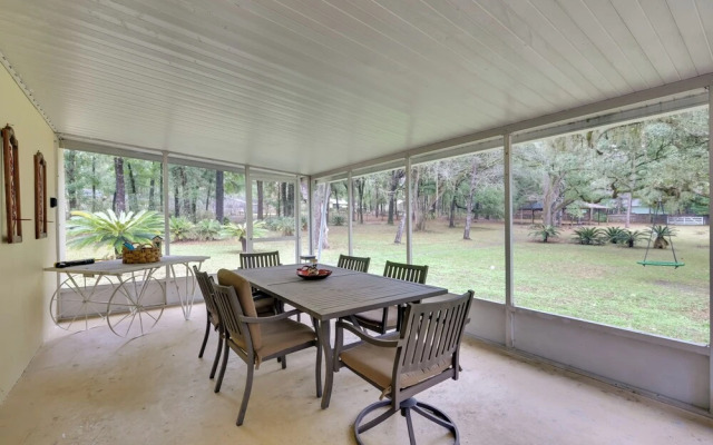 Inverness Getaway ~ 4 Mi to Henderson Lake!