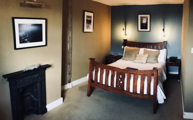 The White Cliffs Hotel