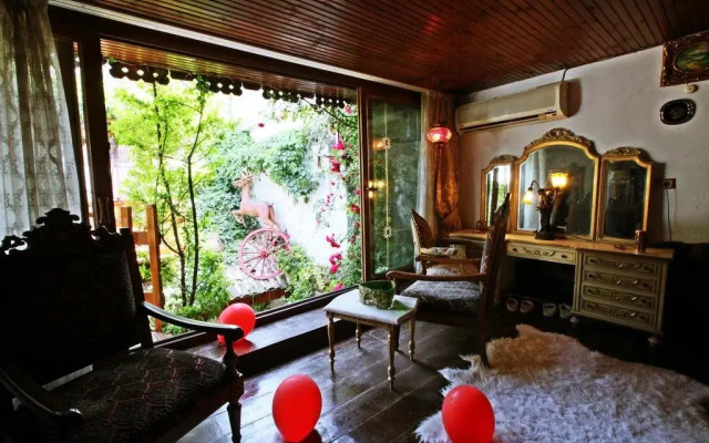 Antique Celtik House