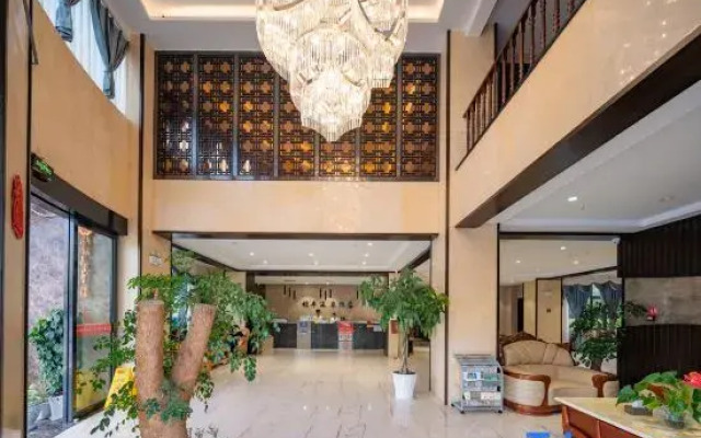Mile Xiongfeng Hot Spring Hotel (Huquan Ecological Park)