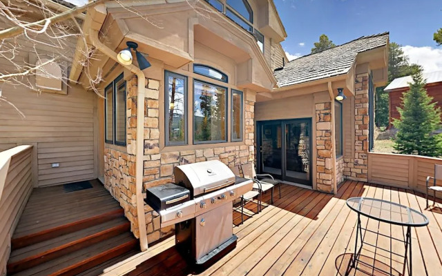 Mountain Majesty at Alpenvu Lodge by RedAwning