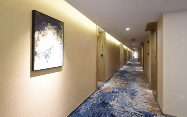 Qian Hai Holiday Hotel