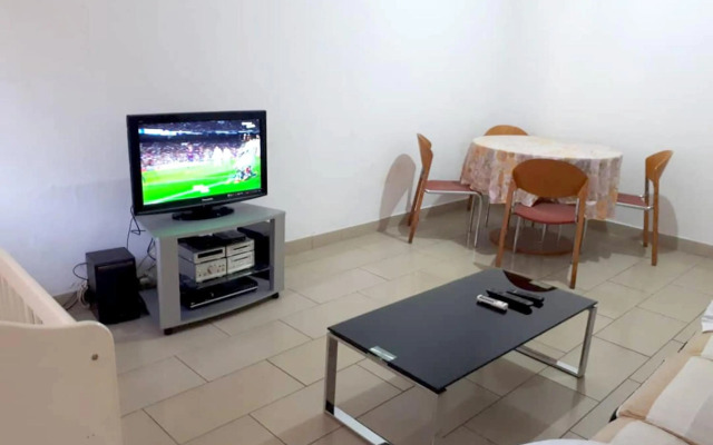 One bedroom appartement with balcony and wifi at Douala