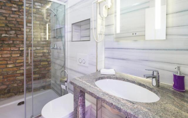 Riva Rooms