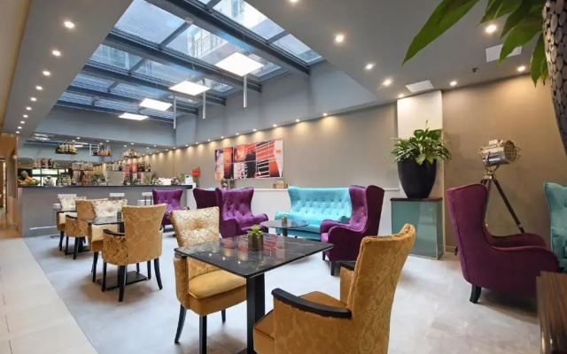 The Honest Budapest by Chic & Basic