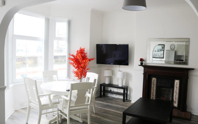 3 Fitzhamon Embankment APARTMENTS