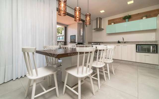 Elegante Apartamento de 3 quartos na Praia de Bombinhas.