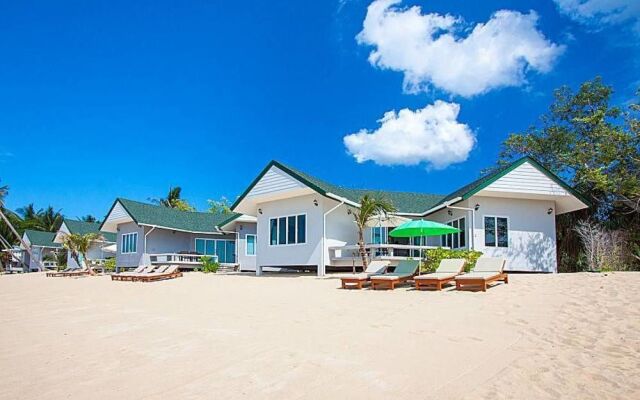 Interstellar Beachfront Villa A