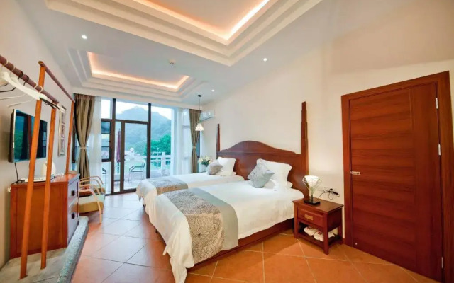 Guilin Crystal Crescent Moon Hotel