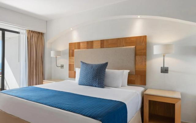 Park Royal Beach Huatulco – All Inclusive
