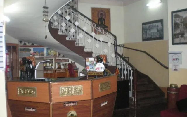Hotel Amaara Lake