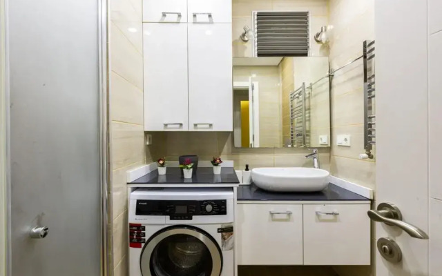 Sleek and Central Flat With Backyard in Besiktas