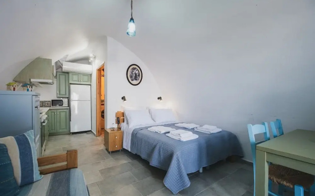 Karavos View - A Unique Artists' Hideaway Paradise