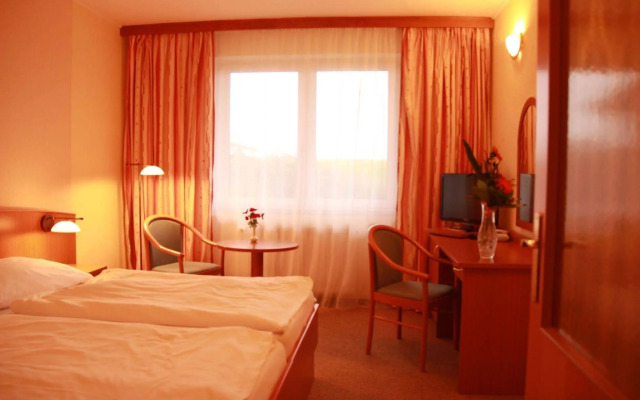 Lazensky Hotel Pyramida I