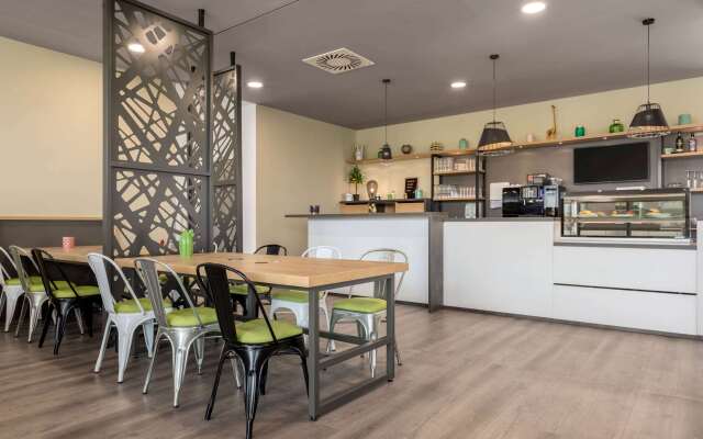 Super 8 By Wyndham Oberhausen