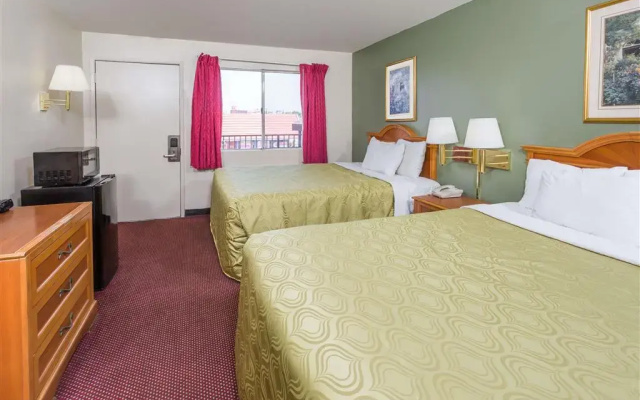 Days Inn - San Bernardino Riverside