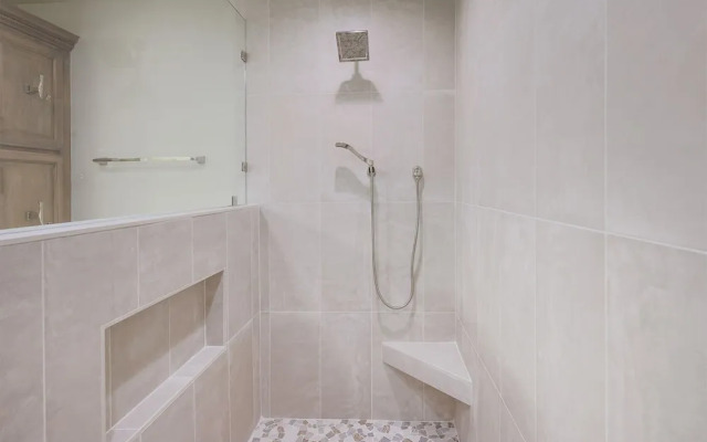 Phoenix Ix 707 2 Bedroom Condo