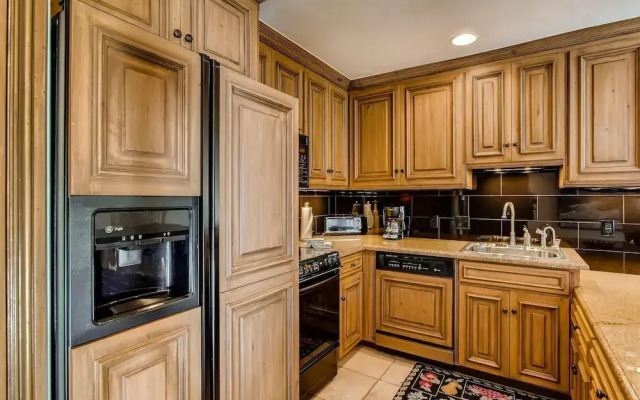 Westwind 404 3BD 3BA Plat. Condo