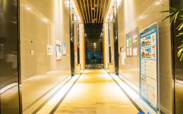 You Home Hotel (Wuhan Houhu Avenue Xingye Road Subway Station)