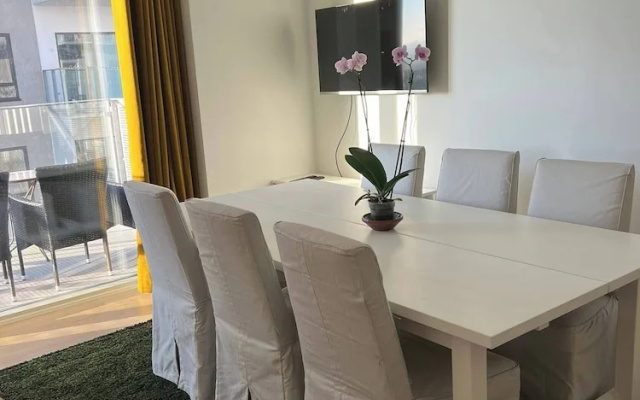 New and Bright Apartment by Aalborg's Havnepromenade