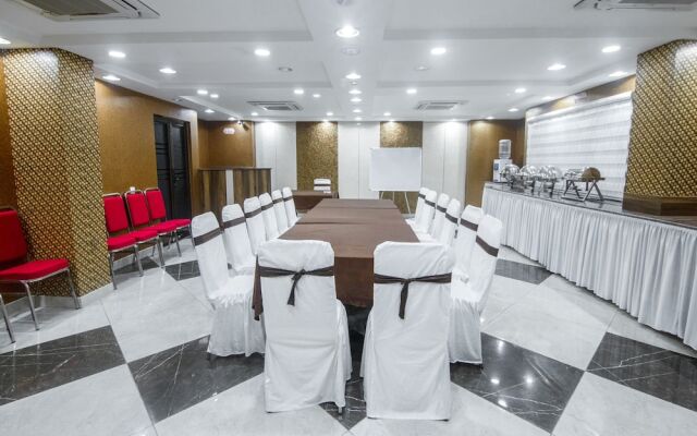 OYO 15582 Hotel Vrinda Regency