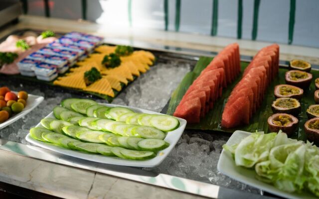 Hampton Hotel By Jinnu Lai