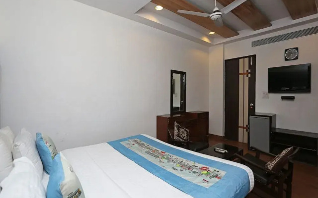 OYO 526 Hotel Asees Inn