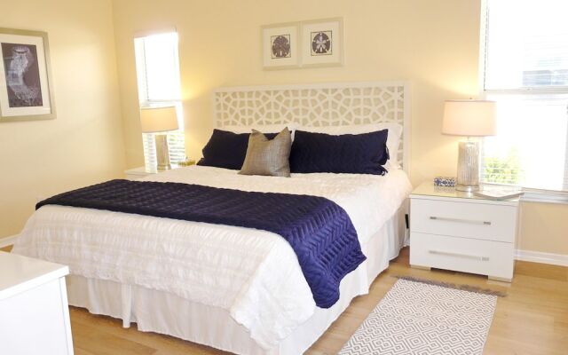 Luxuriously Furnished Waterfront Home With Pool/spa