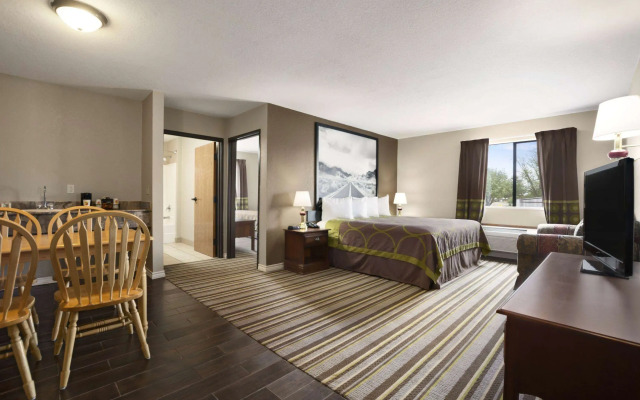 Super 8 by Wyndham Childress