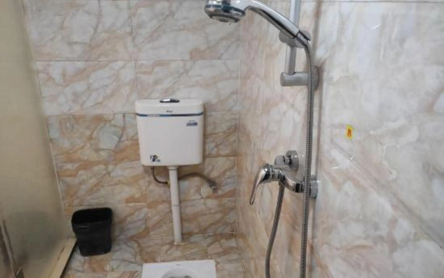 Yaxuan Business Hostel