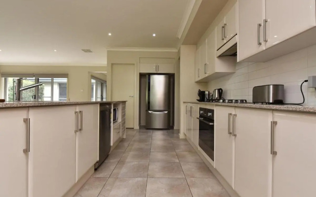 Angophora @ The Vintage